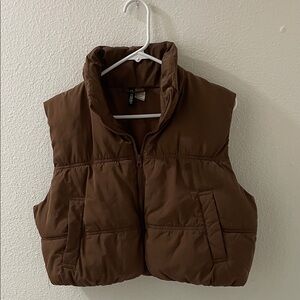 Women’s cropped puffer vest from H&M size medium